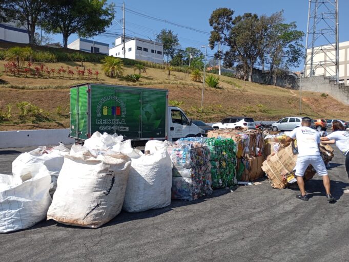 Cotia coleta mais de uma tonelada de resíduos recicláveis no ‘Dia Mundial da Limpeza’
