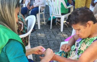 Projeto universitário leva cuidado e autoestima a mulheres com deficiência visual