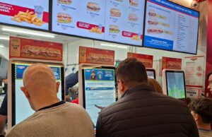 Fim de ano solidário: doações em pontos de venda reforçam cultura de generosidade no varejo