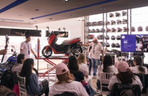 Presença feminina no universo das duas rodas cresce com ações de formação e autonomia em mecânica básica