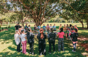 Guia de educação ambiental une arte e ciência para inspirar caminhos regenerativos