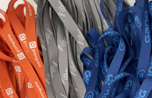 Instituto produz cordões de crachá feitos com resíduos têxteis