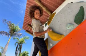 Do ferro-velho ao palco corporativo: 5 anos do projeto Da Sucata ao Everest consolidam Aretha Duarte como referência em palestras para empresas