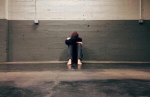 Brasil do desânimo: metade da população diz que a vida está mais difícil em 2025, aponta pesquisa