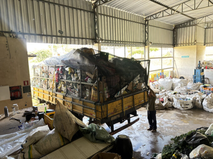 Cooperativa formada por mulheres transforma reciclagem em renda e impacto ambiental em Ijaci (MG)