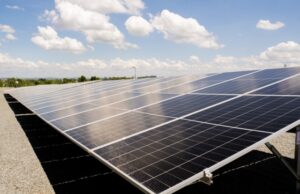 Usina solar gera economia superior a R$ 300 mil para cooperativa financeira