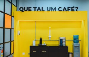 Empresa de mobilidade expande serviços em ponto de apoio para entregadores em São Paulo e passa a oferecer infraestrutura para eletromobilidade