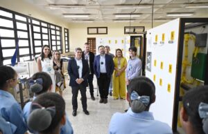 Empresa e Senai levam cursos técnicos de transição energética à escola de meninas no Distrito Federal