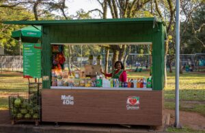Mais de 30 toneladas de plástico reciclado viram quiosques e carrinhos no Parque Ibirapuera