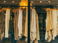 O que podemos aprender com o fast fashion? Conheça os erros e acertos do ecossistema que mais impacta a moda