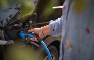 Modalidade de carros 100% elétricos de aplicativo de transporte chega a mais 11 cidades e alcança 15 municípios no Brasil