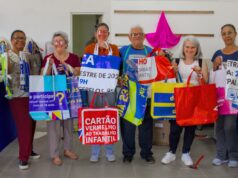 Em Cotia, oficina de costura transforma lonas publicitárias da Prefeitura em sacolas